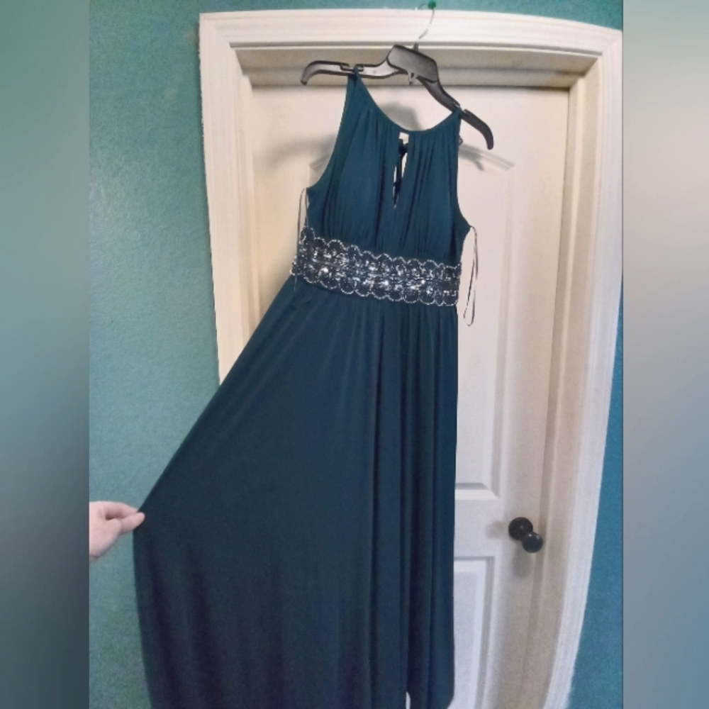 R&M RICHADS KEYHOLE EMPRIRE BEADED BUST NEW NEVER SIZE 12 GREEN BEAUTIFUL DRESS